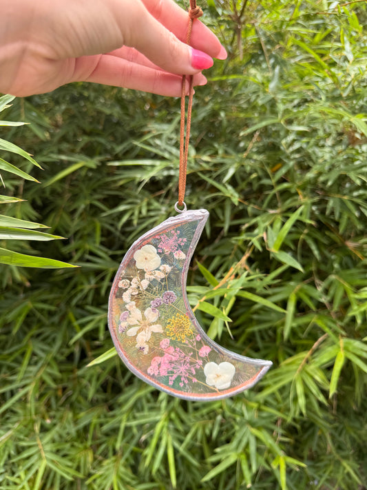 Handmade Textured Iridescent Pressed Flower Moon Stained Glass Sun Catcher – Botanical Suncatcher, Window Decor, Flower Art Gift