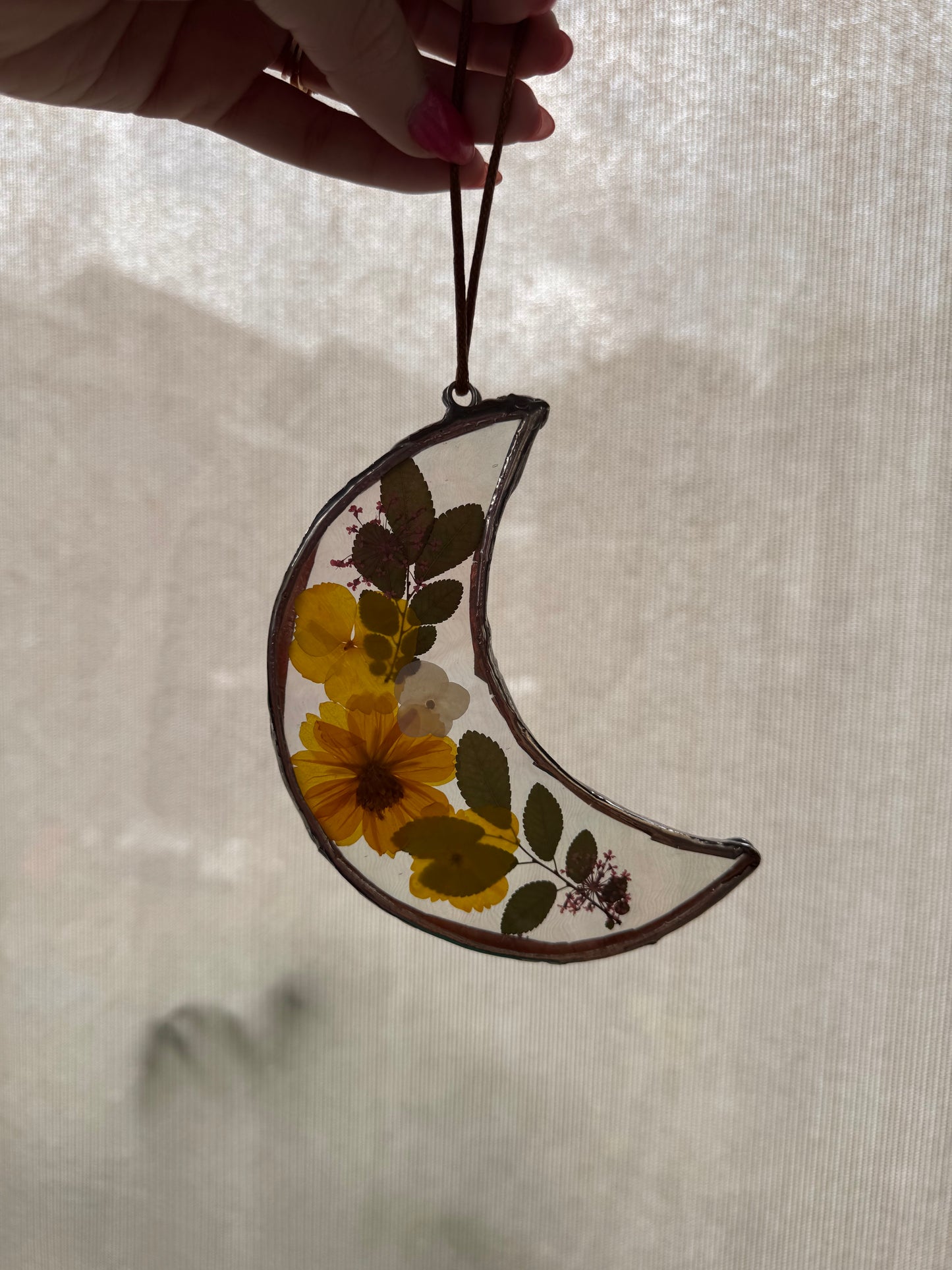Handmade Clear Iridescent Pressed Flower Moon Stained Glass Sun Catcher – Botanical Suncatcher, Window Decor, Flower Art Gift