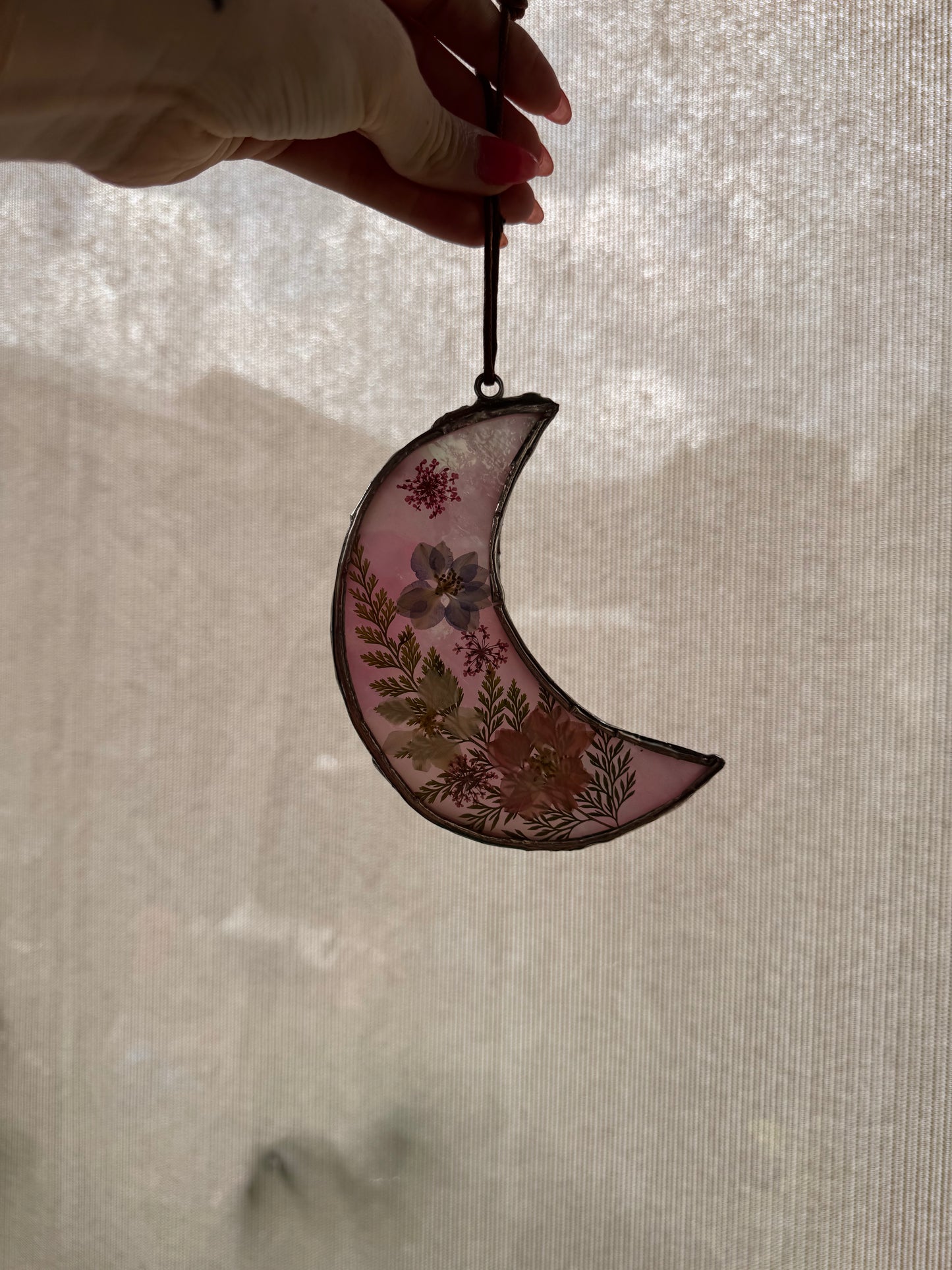 Handmade Pink Pressed Flower Moon Stained Glass Sun Catcher – Botanical Suncatcher, Window Decor, Flower Art Gift