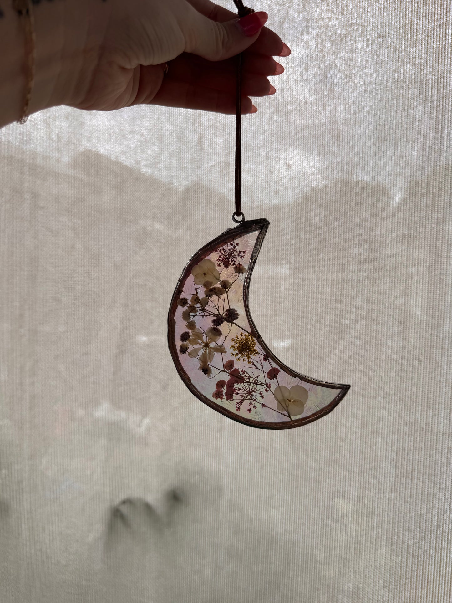 Handmade Textured Iridescent Pressed Flower Moon Stained Glass Sun Catcher – Botanical Suncatcher, Window Decor, Flower Art Gift
